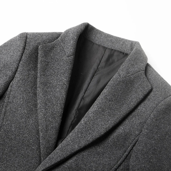 Versatile men's slim-fit formal overcoat. Tailored long-sleeve dress coat, perfect for elegant smart casual occasions.