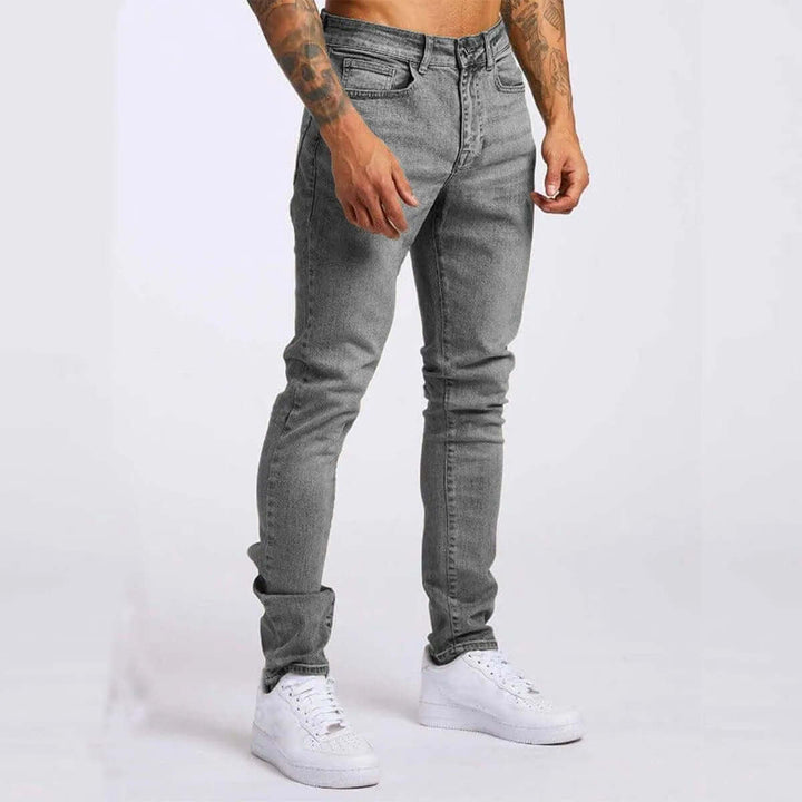 Upgrade your casual look with these comfortable & stylish men's slim-fit jeans.