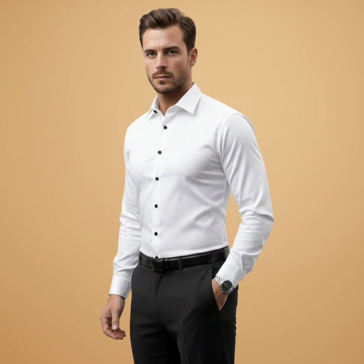 Essential slim fit shirt for men, featuring a pointed collar and button closure