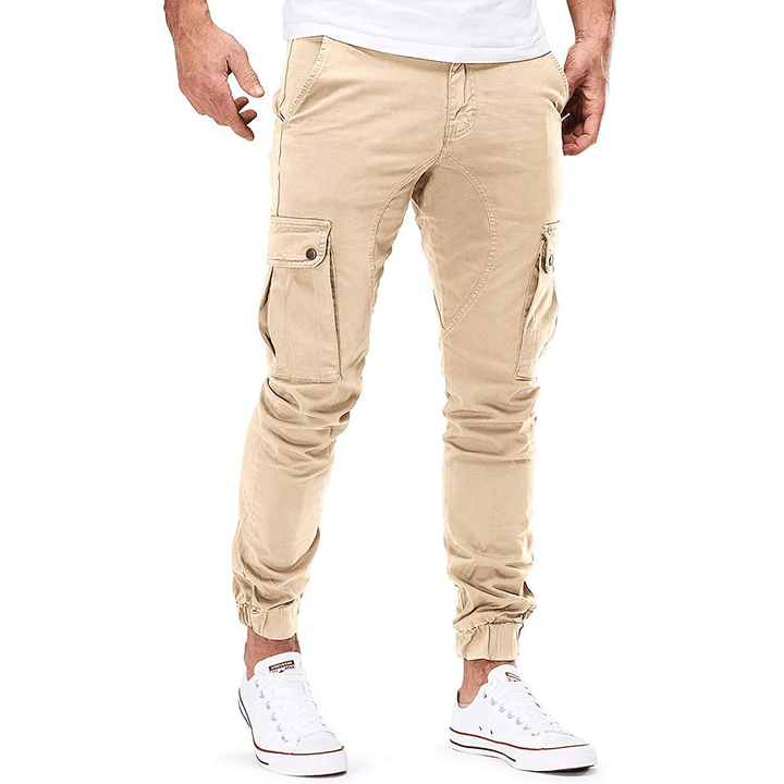 Stylish men's slim fit cargo pants with stretch fabric, offering comfort & mobility for everyday wear.