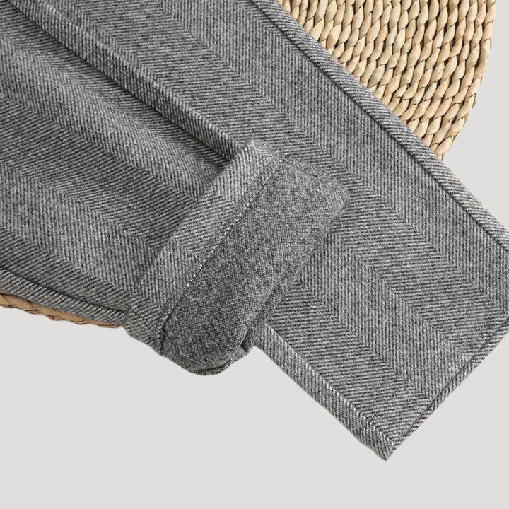 Chic men's ankle-length pants in slim fit, tailored for versatile casual and dress wear.
