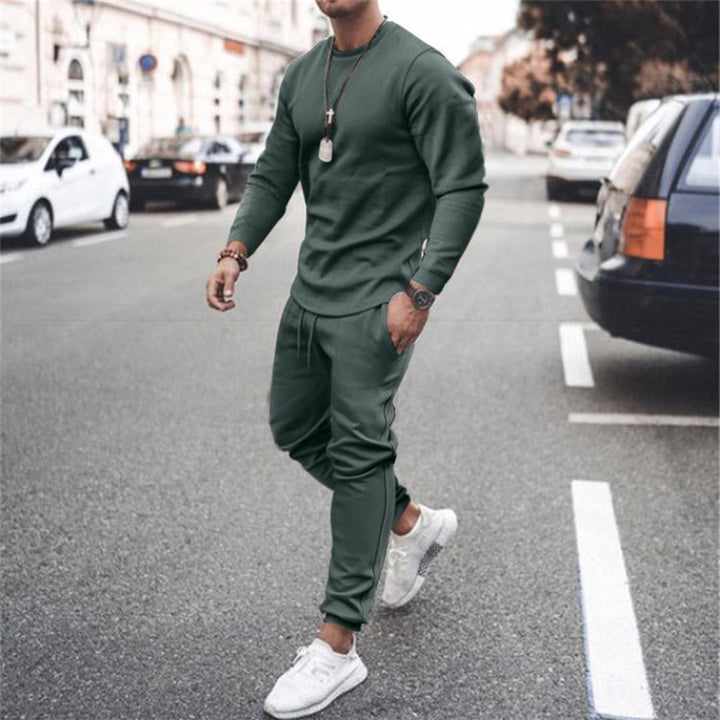 Comfortable men's slim fit tracksuit, versatile sports jogging set for athletic workouts or relaxed casual autumn days.