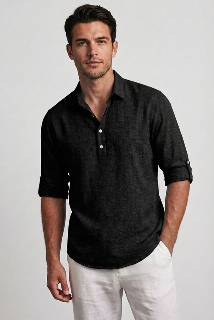 Comfortable and lightweight men's polo shirt with a smart casual finish