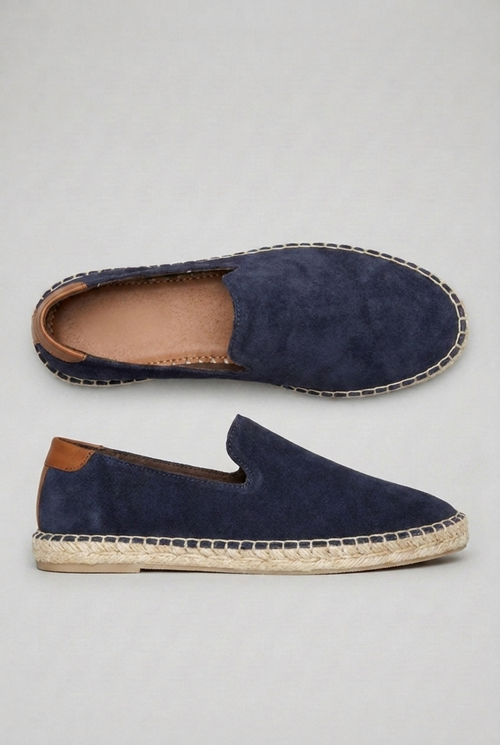 Stylish men's summer loafers, featuring a breathable design for warm weather.
