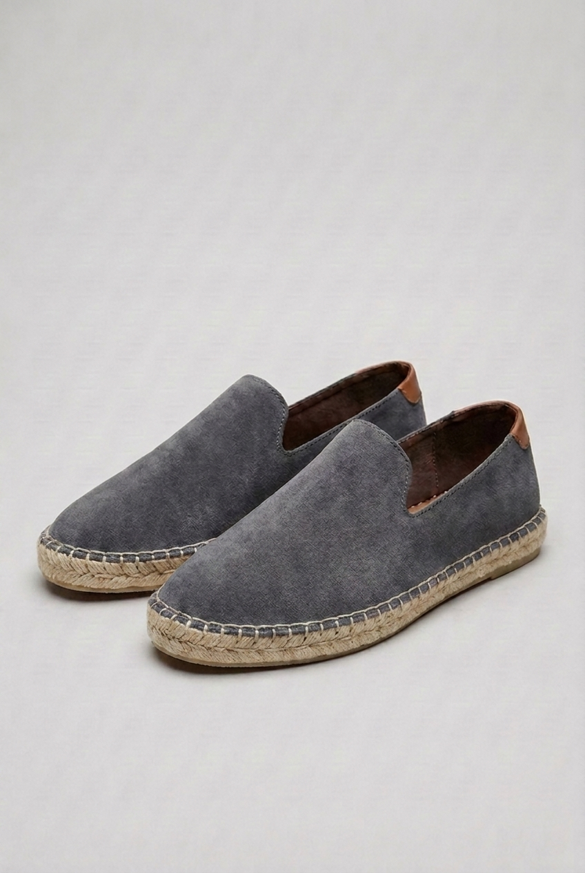 Men's comfortable slip-on loafers, showcasing premium stitching and design.