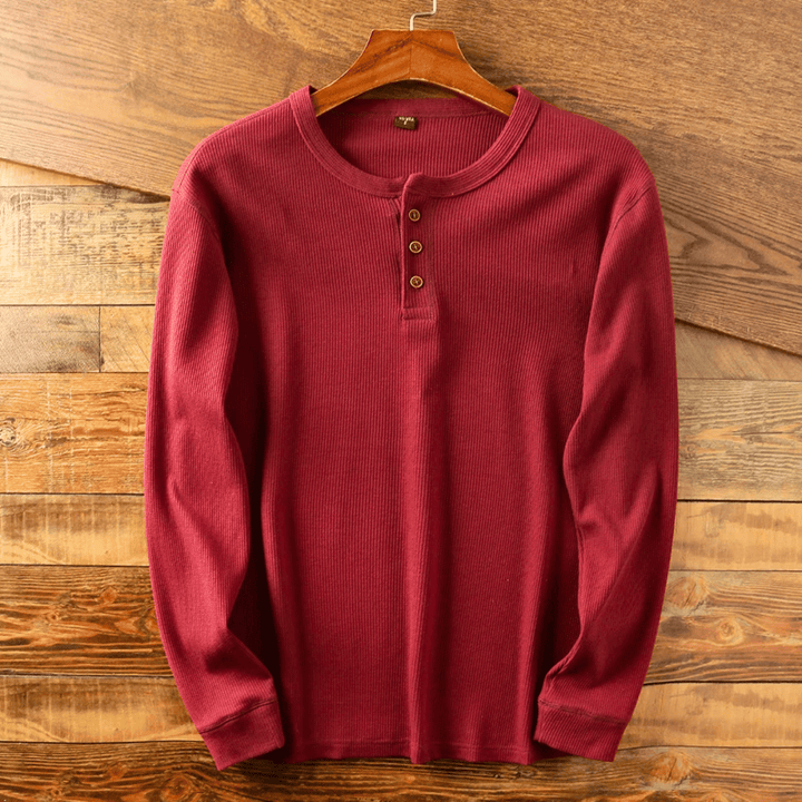 Comfortable men's Henley shirt in soft fabric, perfect for versatile casual wear & layering. Long sleeve.