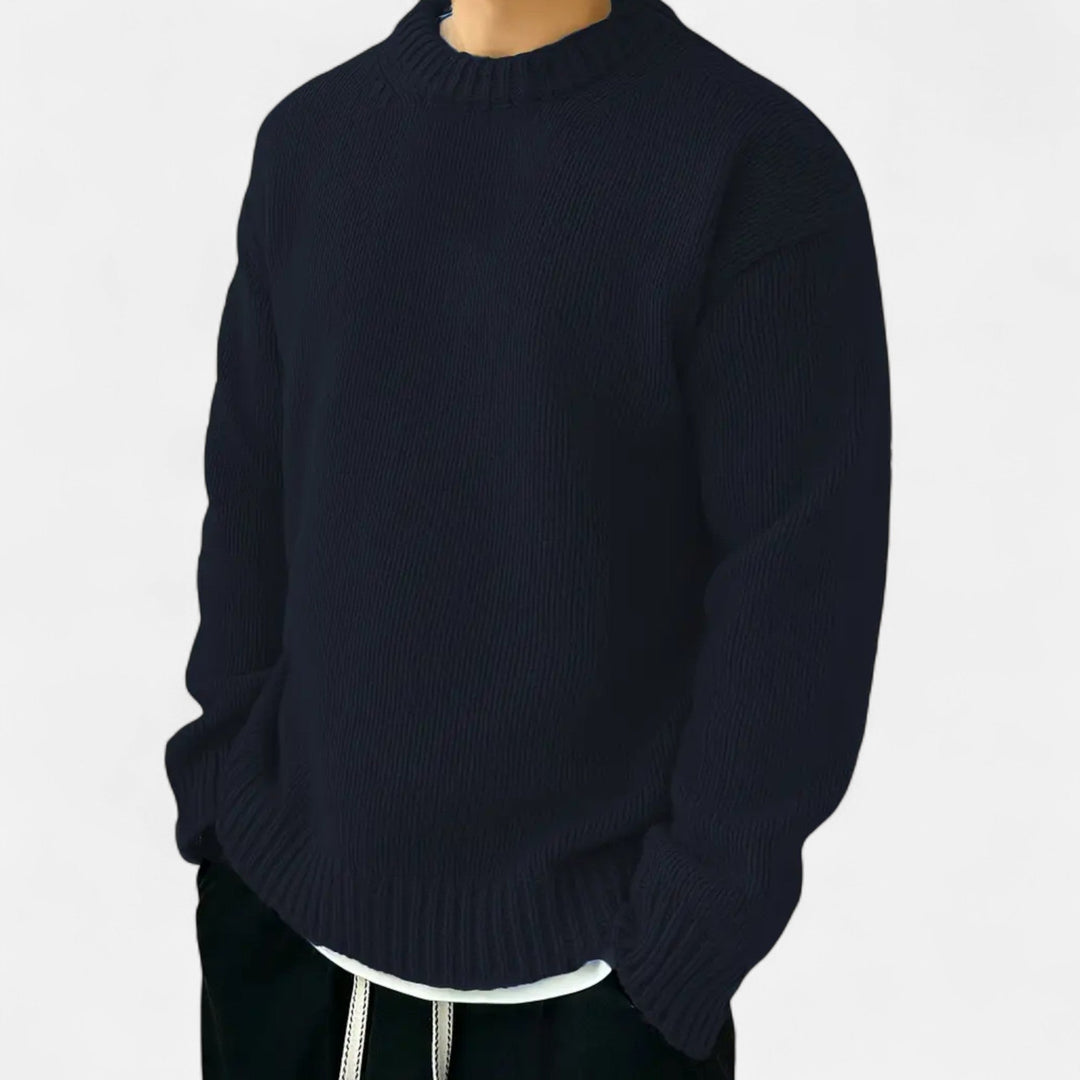 Men's crew neck sweater, ideal for casual outings and everyday comfort.