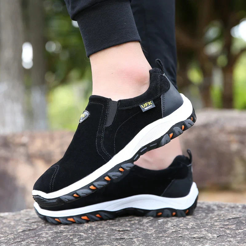 Men's sporty slip-on sneakers for effortless comfort, ideal for everyday casual wear.