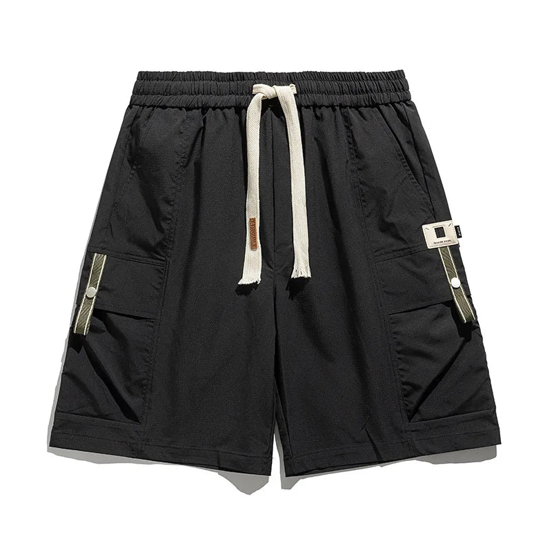 Casual men's cargo shorts in lightweight fabric, perfect for spring and summer.
