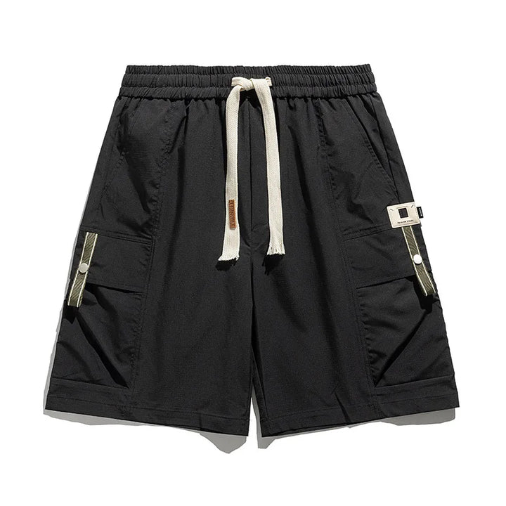 Casual men's cargo shorts in lightweight fabric, perfect for spring and summer.