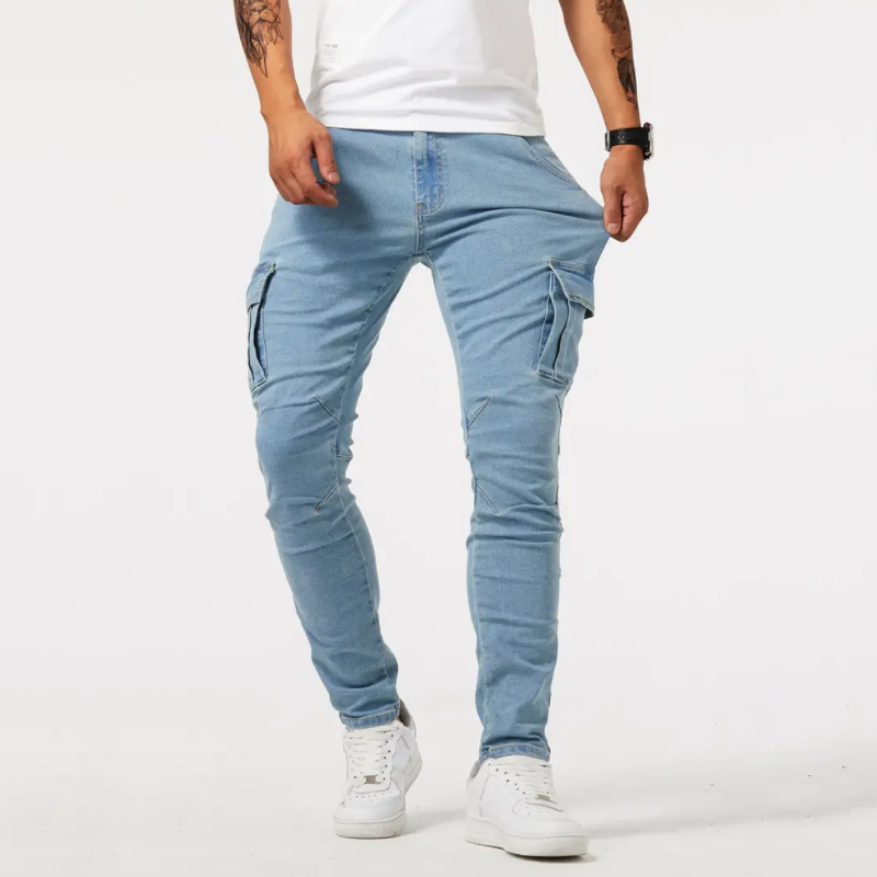 Stylish everyday men's fashion pants: stretch fit cargo trousers with practical side pockets.
