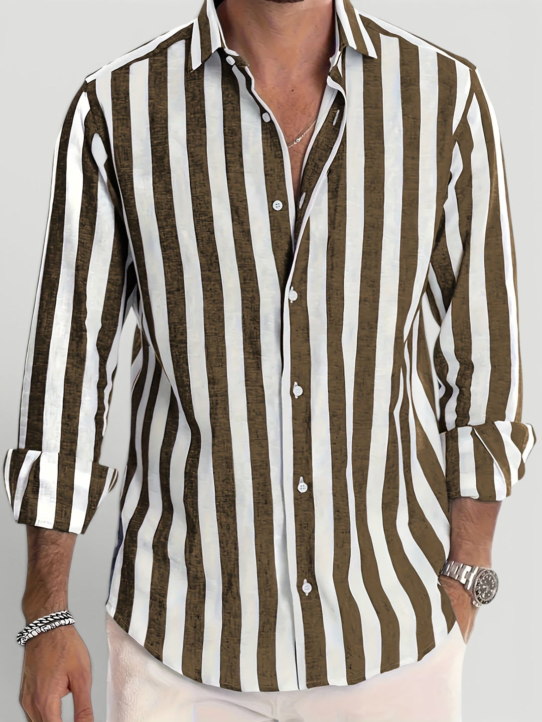 Effortless men's striped button-up shirt, long sleeve for ultimate summer comfort and versatile everyday wear.