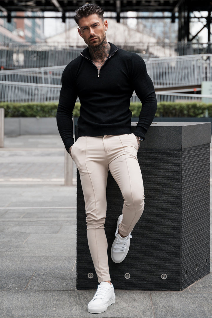 Stylish men's chino trousers in a slim fit, suitable for all occasions. Comfortable and versatile daily wear.