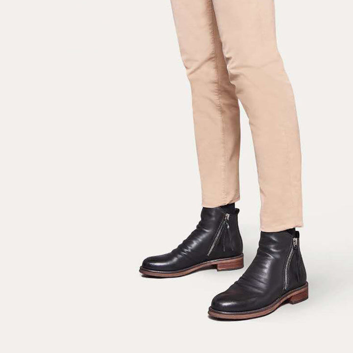 Fashionable men's zipper boots, offering versatile style and comfort for all-season wear.