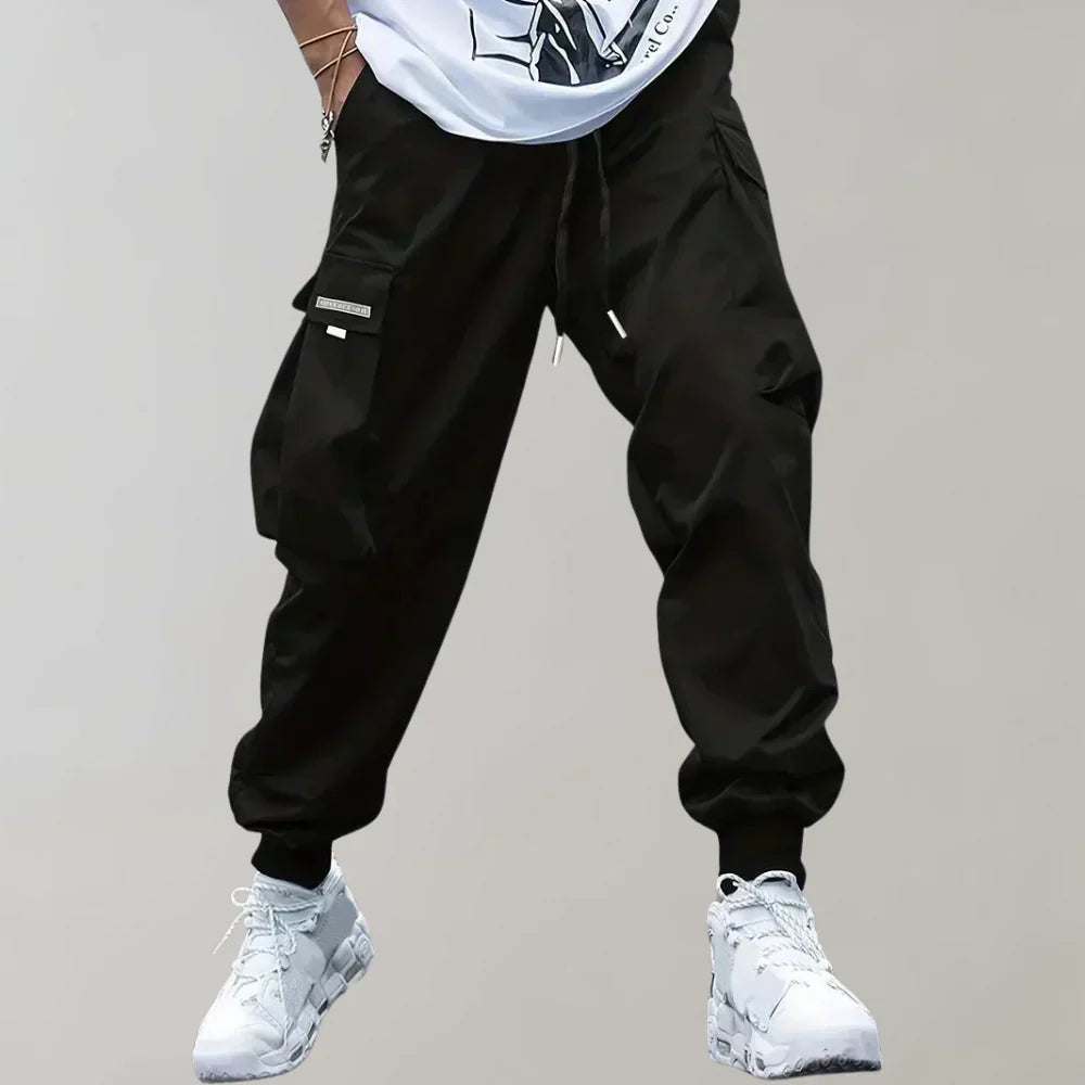 High-quality men's tapered cargo pants, designed for ultimate comfort and durability for everyday wear.