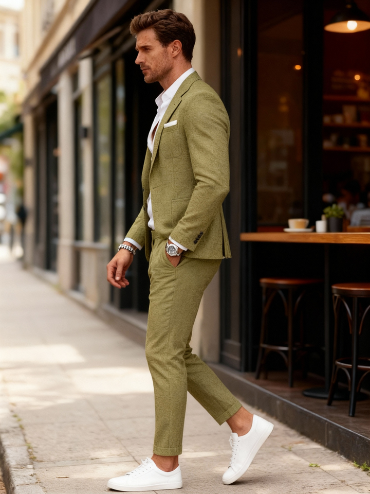 Tailored fit men's linen blend suit in a classic design.