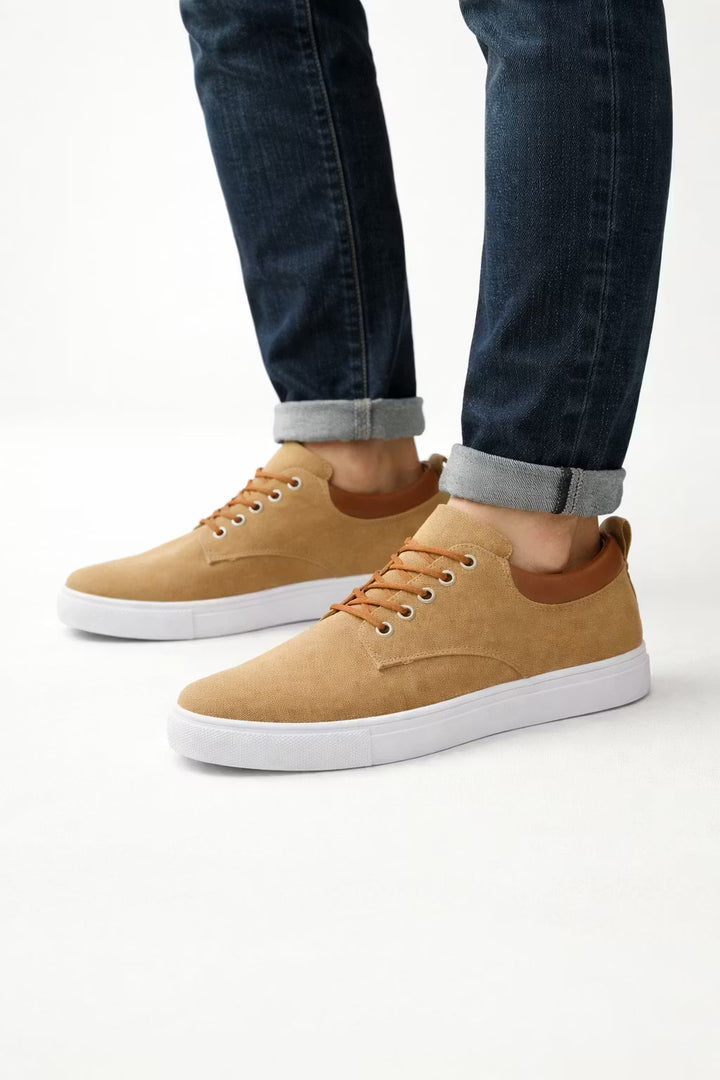 Men's stylish low-top casual sneakers for everyday wear; versatile, comfortable men's fashion footwear.