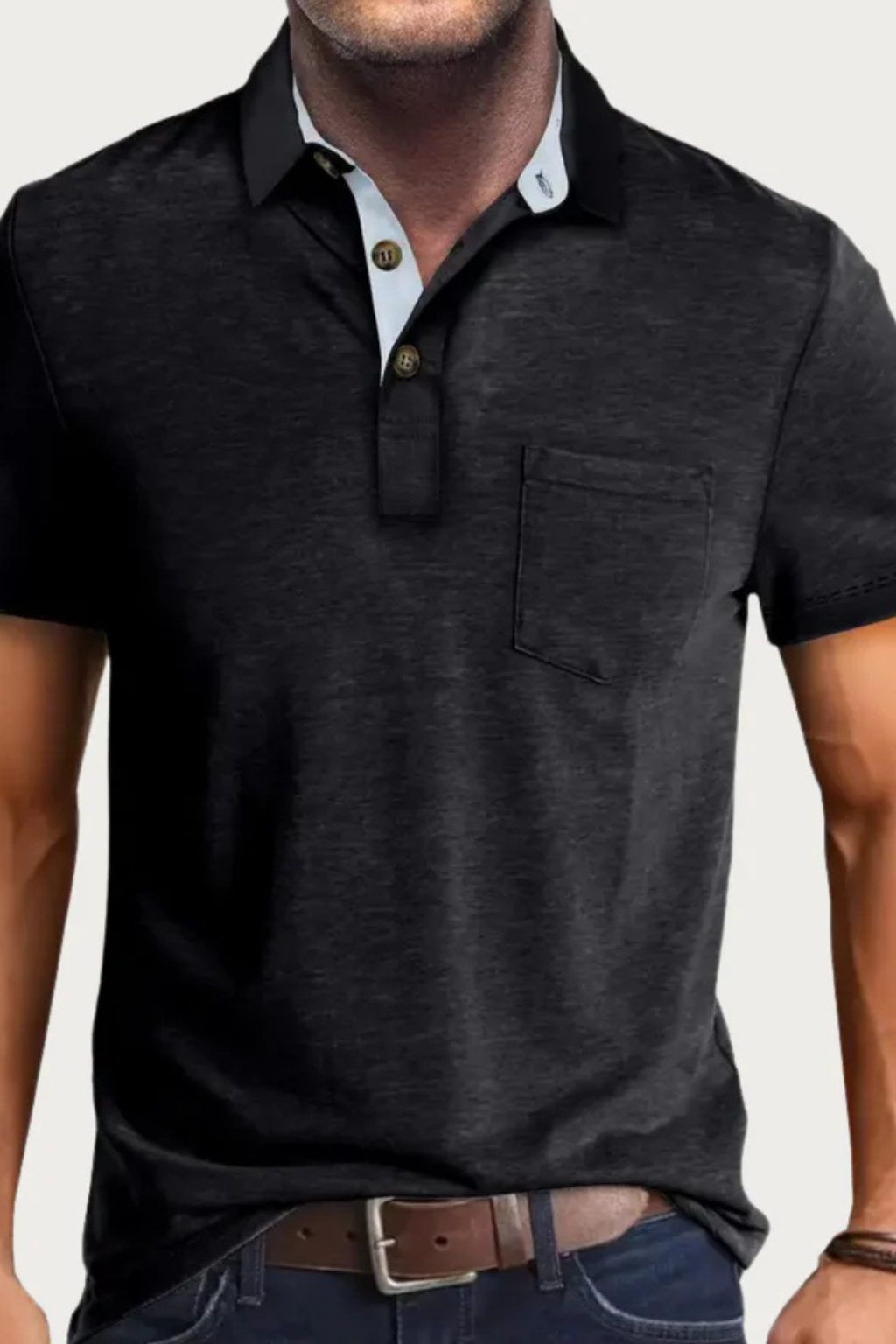 Stylish men's short sleeve polo shirt featuring a contrast collar and practical chest pocket. Casual fit.