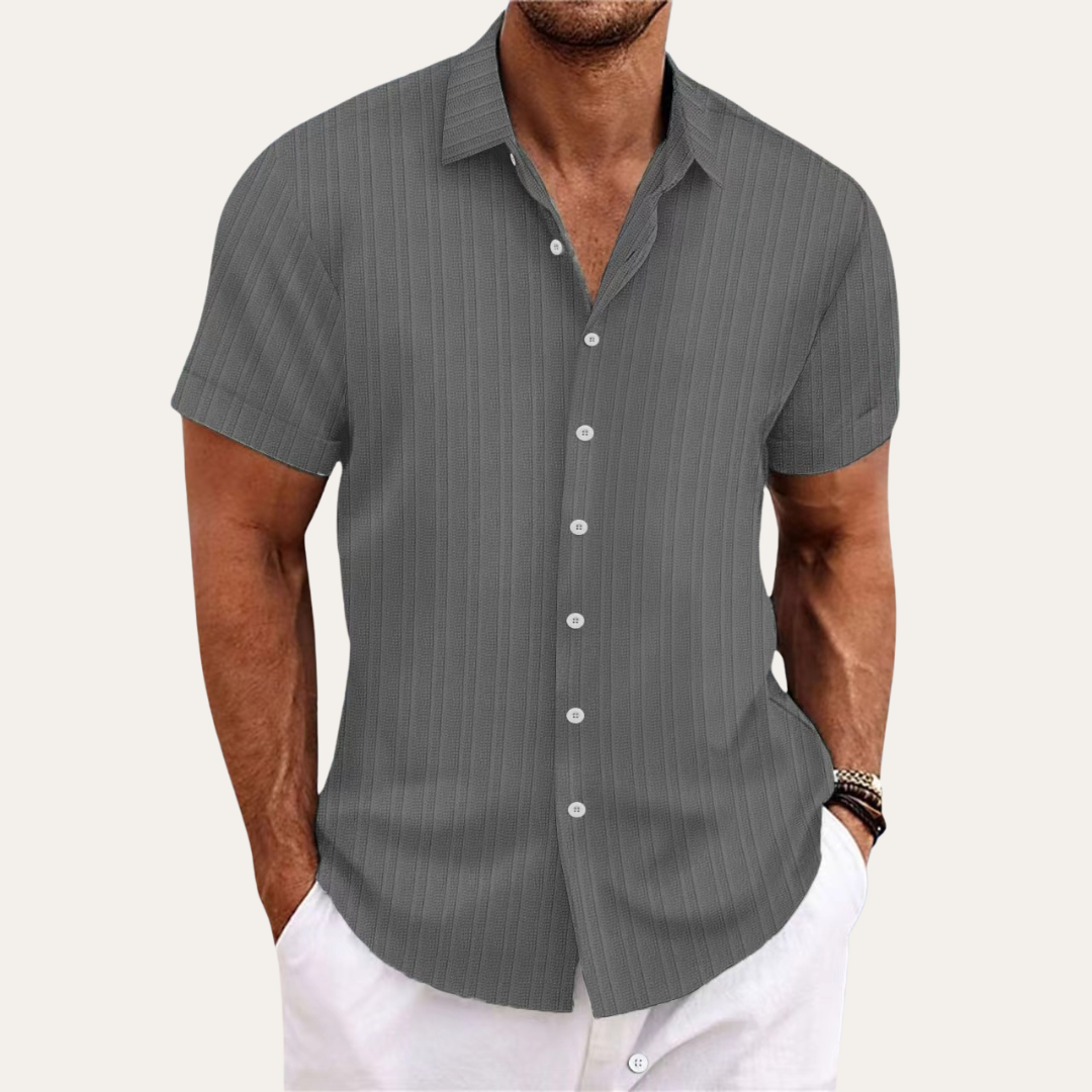 Men's stylish striped short-sleeve shirt, ideal for smart casual office wear or relaxing summer days.