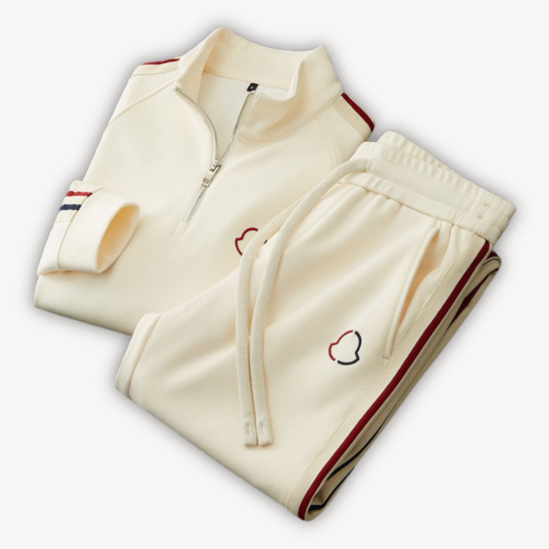 Men's two-piece casual set: comfortable full-zip hoodie & tapered joggers, ideal for everyday activewear.