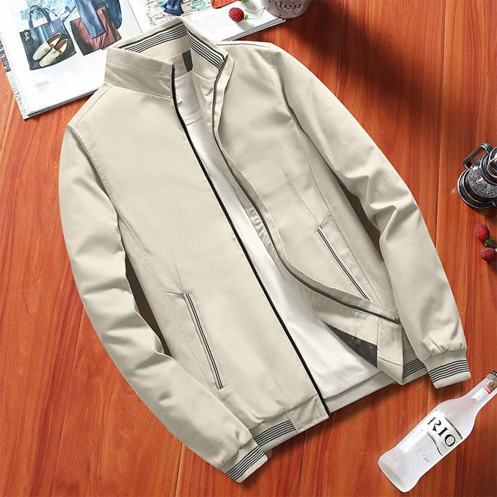 Functional men's transitional jacket. Wind & water resistant, ideal lightweight outerwear.