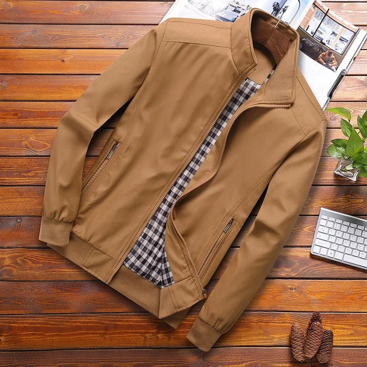 Men's stylish windproof summer jacket in lightweight fabric, ideal for travel and casual wear.