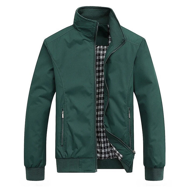 Modern men's windbreaker for summer, featuring a stylish design perfect for casual outings or travel.