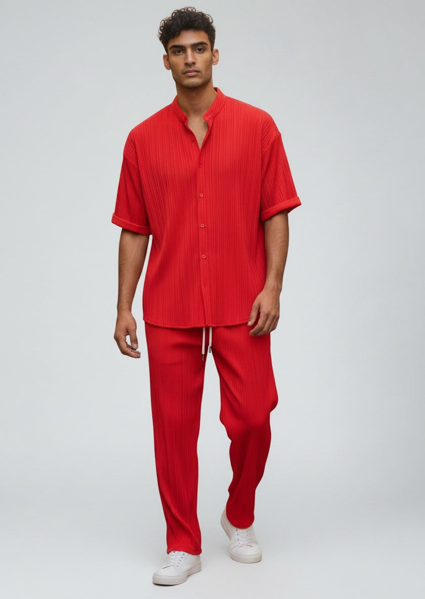 Lightweight men's summer set: a casual shirt & comfy drawstring pants. Perfect two-piece for relaxed occasions.