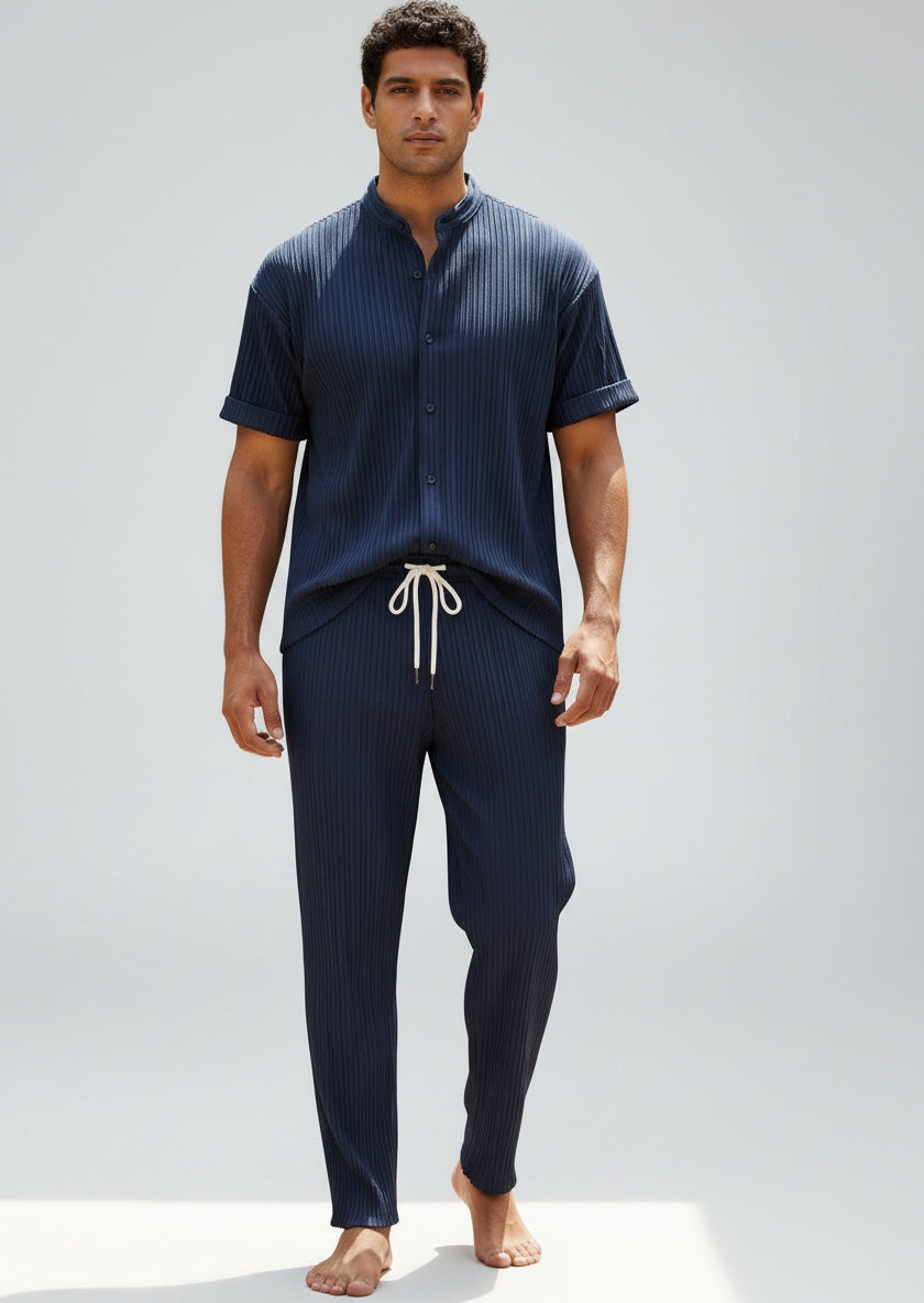 Men's casual summer outfit: a comfortable two-piece shirt & drawstring pants set. Ideal for loungewear.