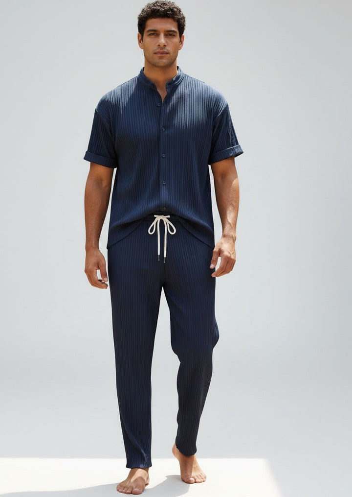 Men's casual summer outfit: a comfortable two-piece shirt & drawstring pants set. Ideal for loungewear.