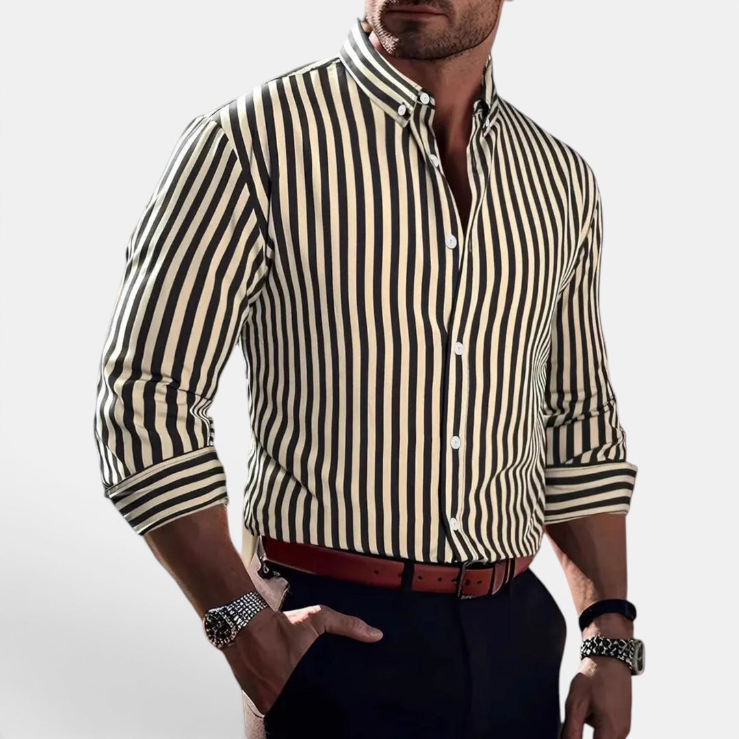Everyday men's striped summer shirt, button down, regular fit, versatile for casual occasions.