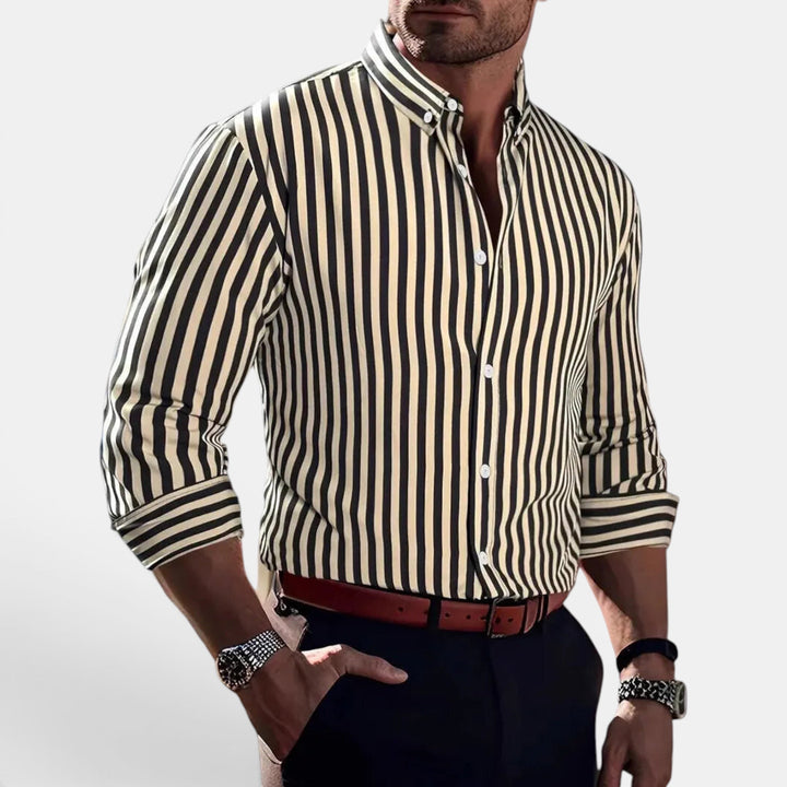 Everyday men's striped summer shirt, button down, regular fit, versatile for casual occasions.