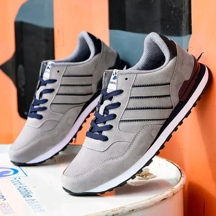 Close-up: Comfortable men's lace-up trainers, breathable material, perfect for spring/summer daily wear.