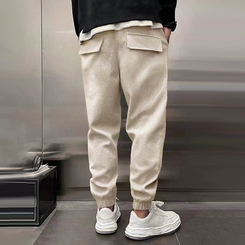 Men's comfort bottoms: relaxed fit pants for versatile and stylish everyday menswear.