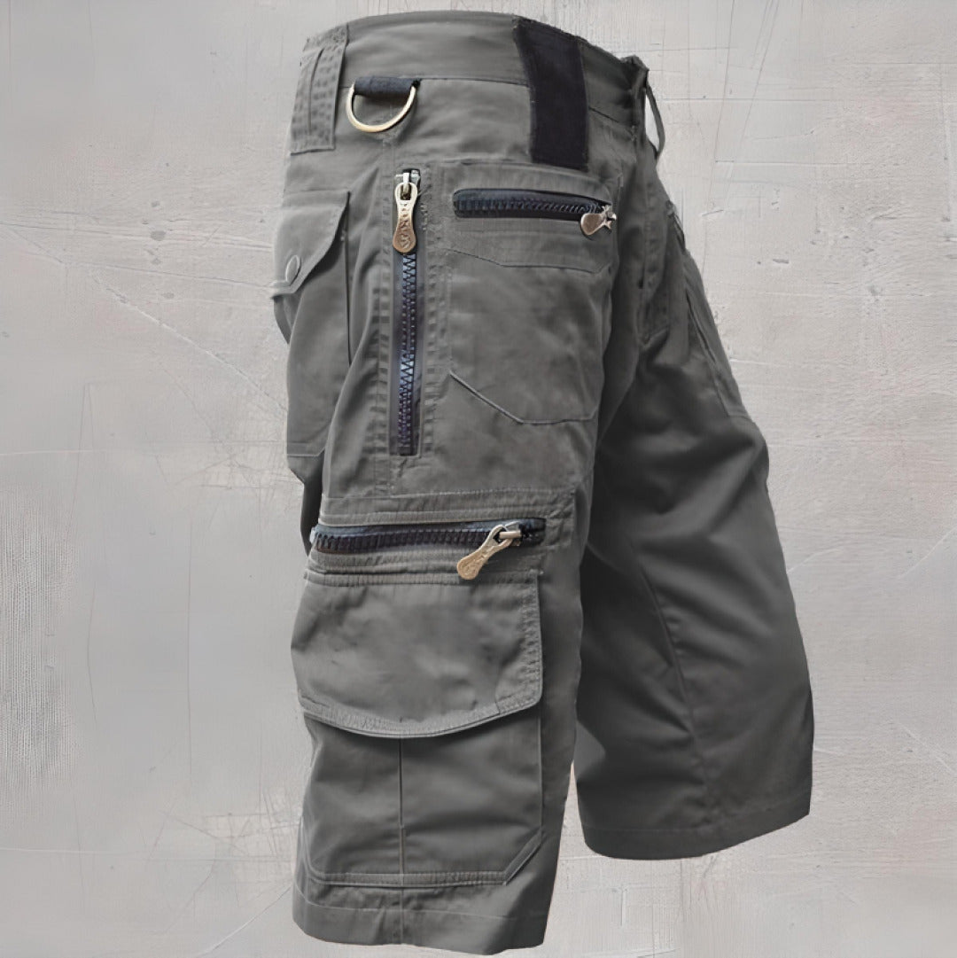 Stylish men's tactical shorts, perfect for everyday wear and outdoor activities.