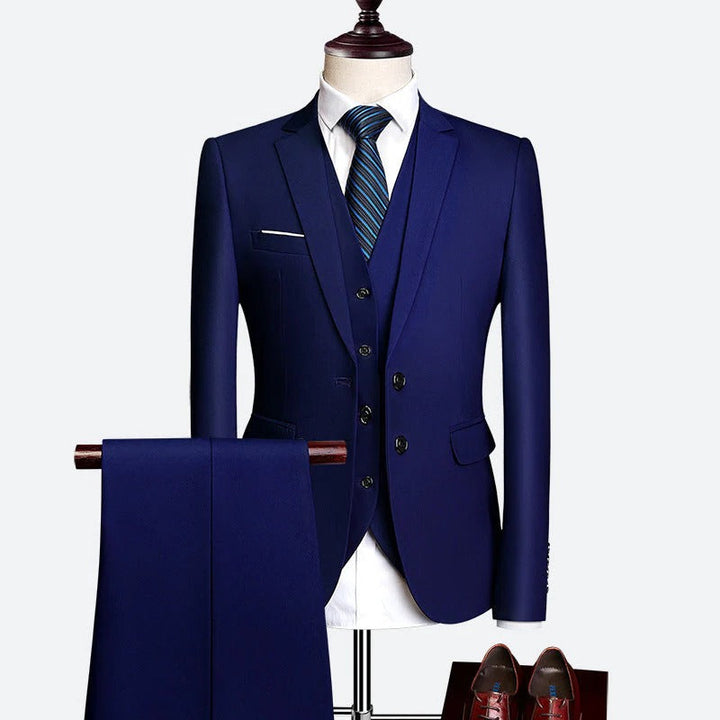 Elegant men's 3-piece wedding suit, tailored fit, ideal for spring season celebrations.