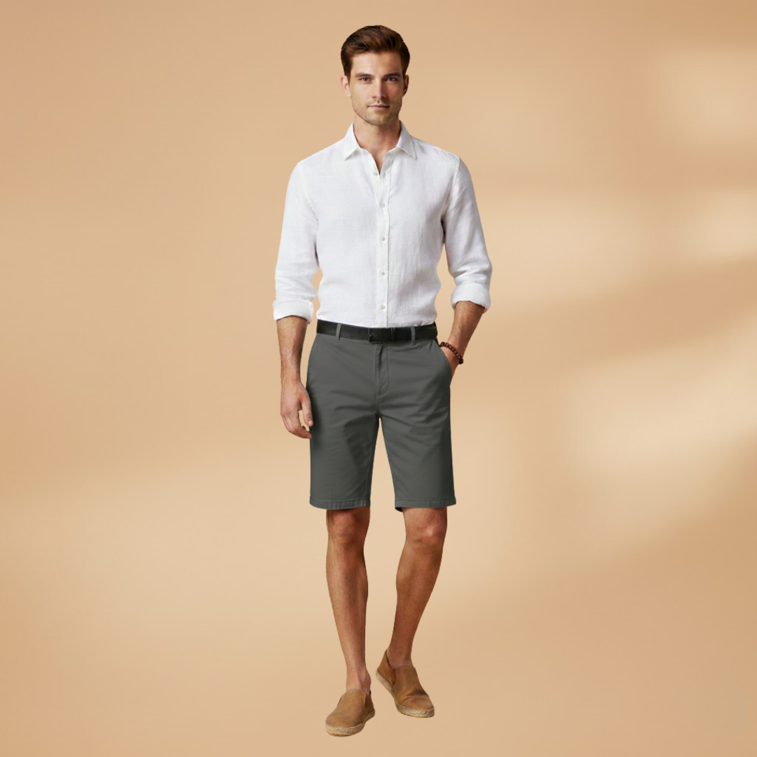 Comfortable men's tailored shorts with a modern fit, pockets and zipper for summer fashion.