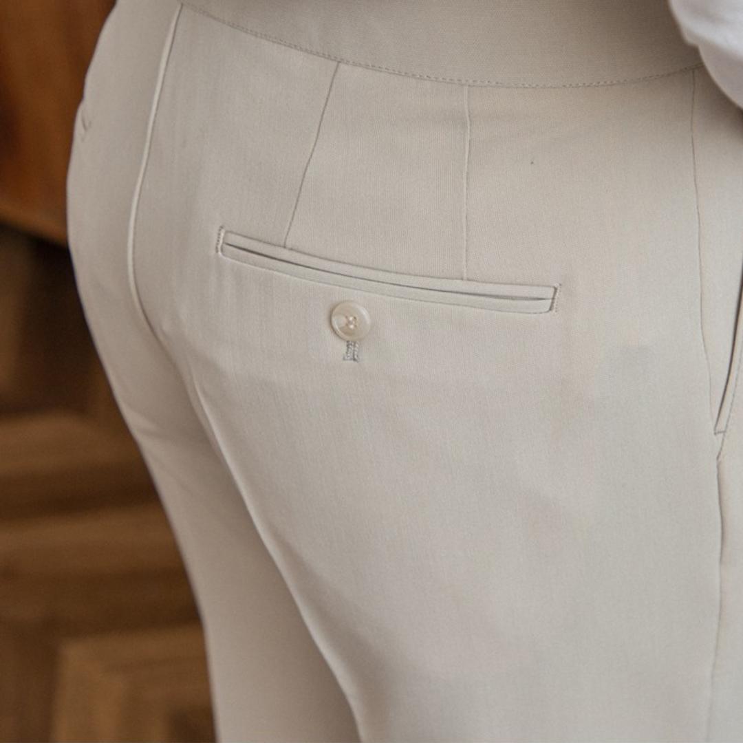 Men's tailored trousers in a classic fit, perfect for versatile style and comfort.