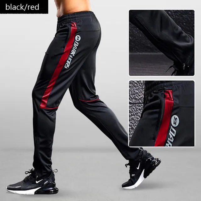 Men's lightweight training jogger pants, tapered fit, featuring practical zipper pockets for active use.