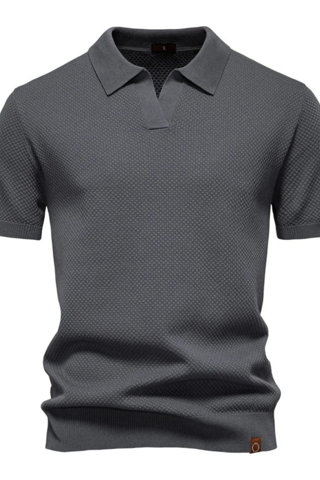 Versatile men's polo, suitable for casual and smart occasions