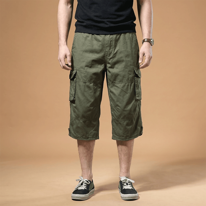 Comfortable men's trousers hitting below the knee, featuring convenient pockets.