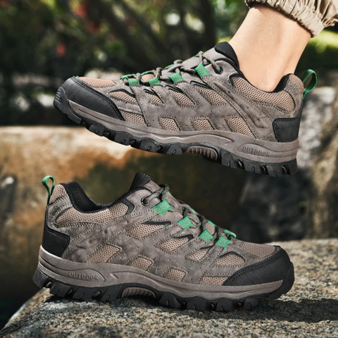Comfortable men's trekking shoes with advanced shock absorption, perfect for long walks.