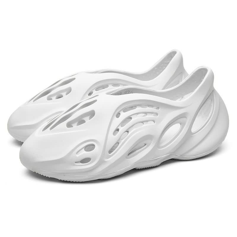 Versatile men's breathable summer shoes, ideal for everyday comfort. Slip-on design for cool, fresh feet in warm weather.