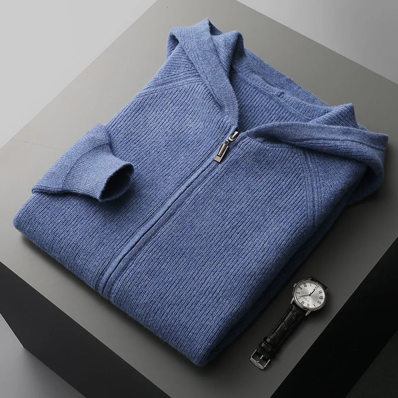 Modern men's pullover, featuring an ultra-soft fabric for premium comfort and relaxed daily wear.
