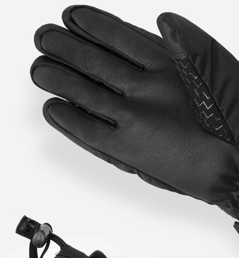 Snow gloves for men: ultralight design ensures comfort without sacrificing warmth