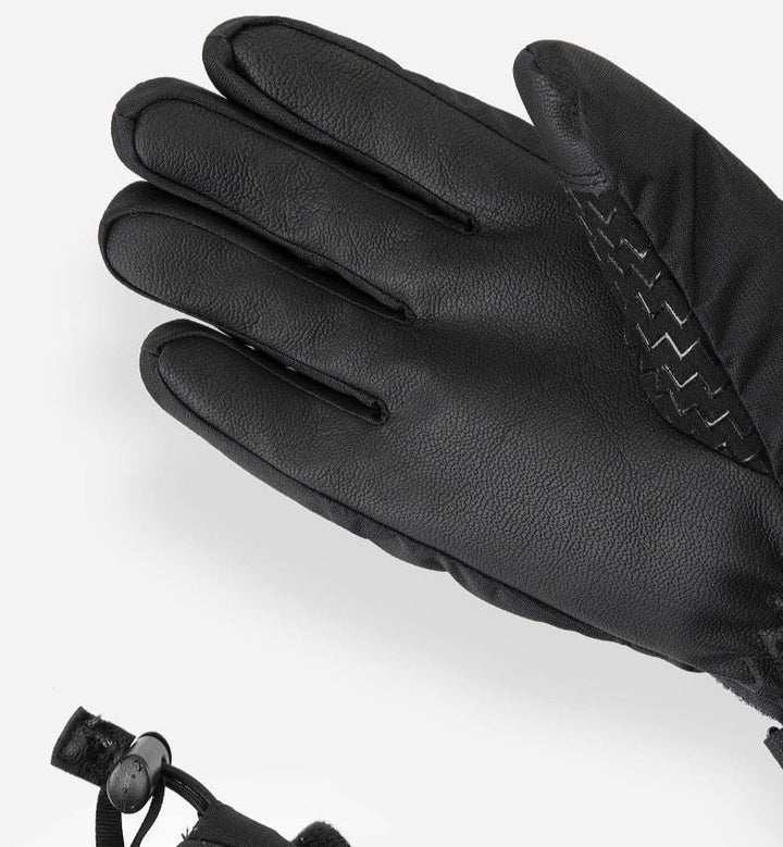Snow gloves for men: ultralight design ensures comfort without sacrificing warmth