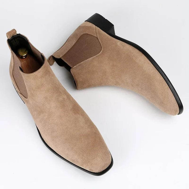 Men's versatile black Chelsea boots, perfect for casual or formal style. Durable slip-on ankle footwear.