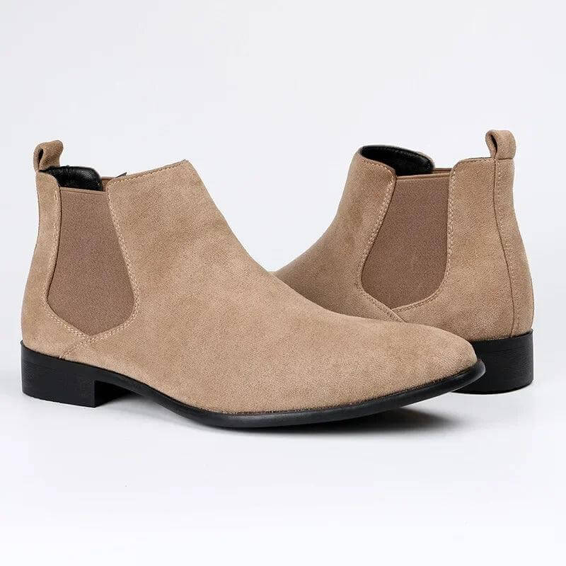 Stylish brown leather Chelsea boots for men. Effortless slip-on design, ideal for any occasion.
