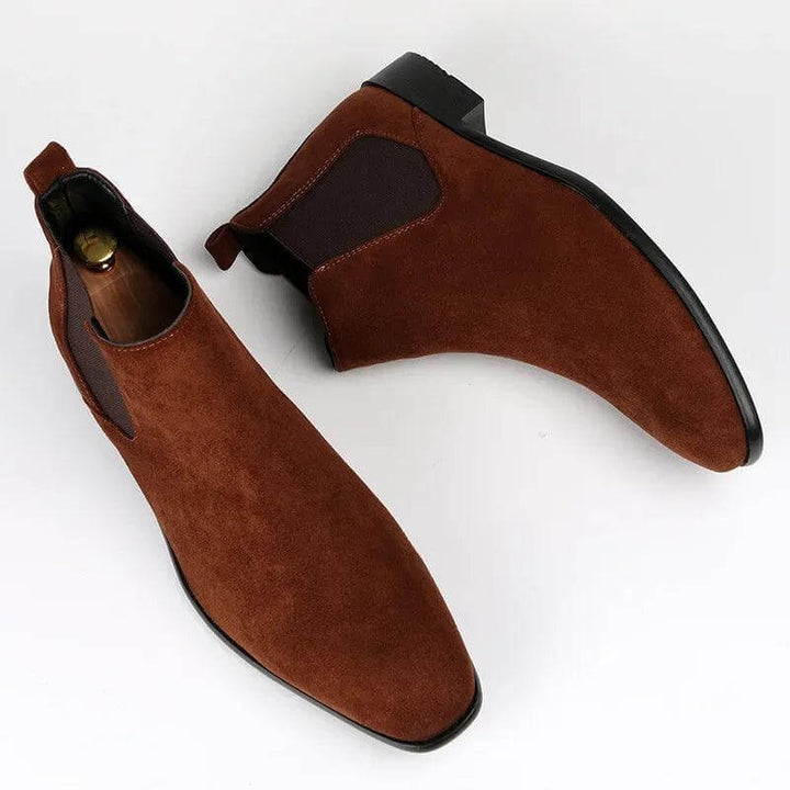 Sophisticated brown men's ankle boots, versatile Chelsea style. Ideal formal or casual slip-on footwear.