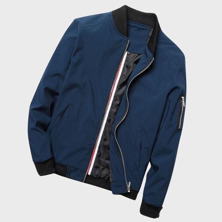 Casual men's long-sleeve bomber jacket, a versatile piece for stylish spring and fall outfits.